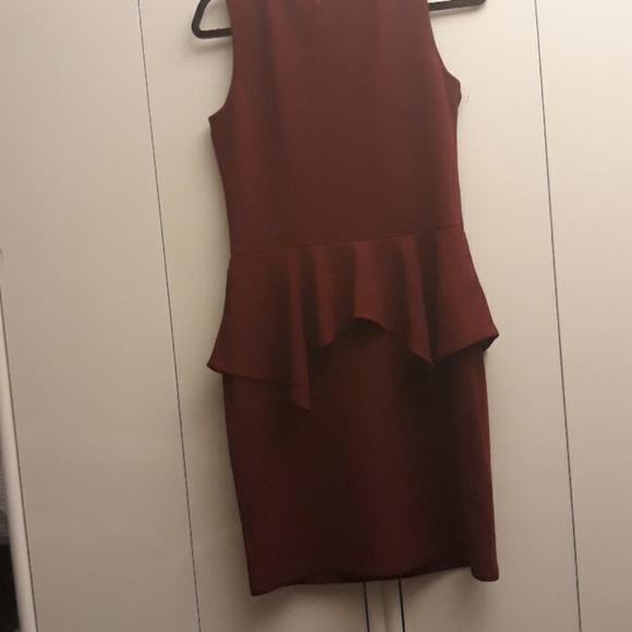 Wine Colored Dress w/Gold Belt Ornament - Picture 4 of 4